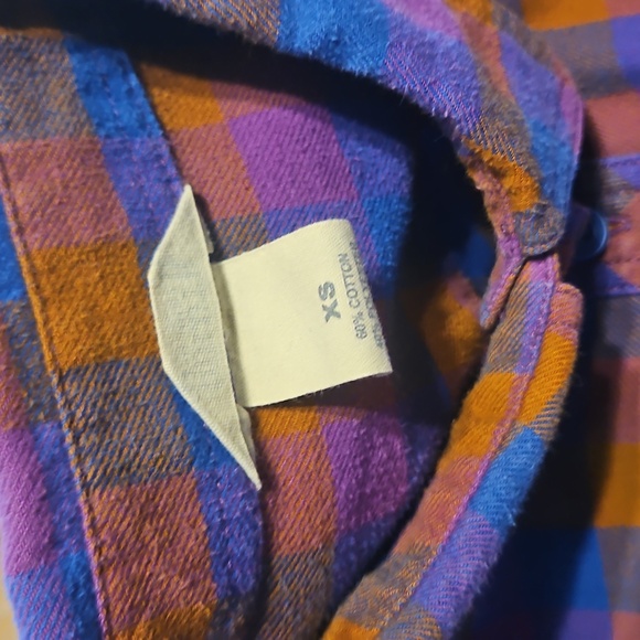 Duluth Trading Free Swingin Flannel - Picture 2 of 4